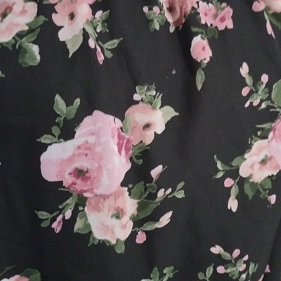 WRAPPER DRESSES, SIZE XL, FLORAL, long sleeves. - Picture 6 of 10